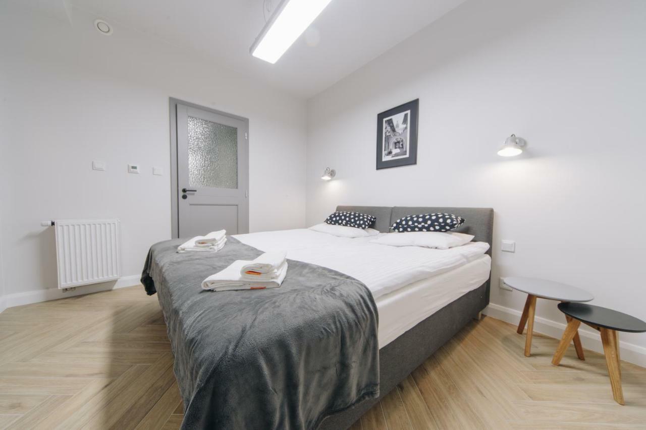 M5 Main Square Stylish One Bedroom Краків Екстер'єр фото