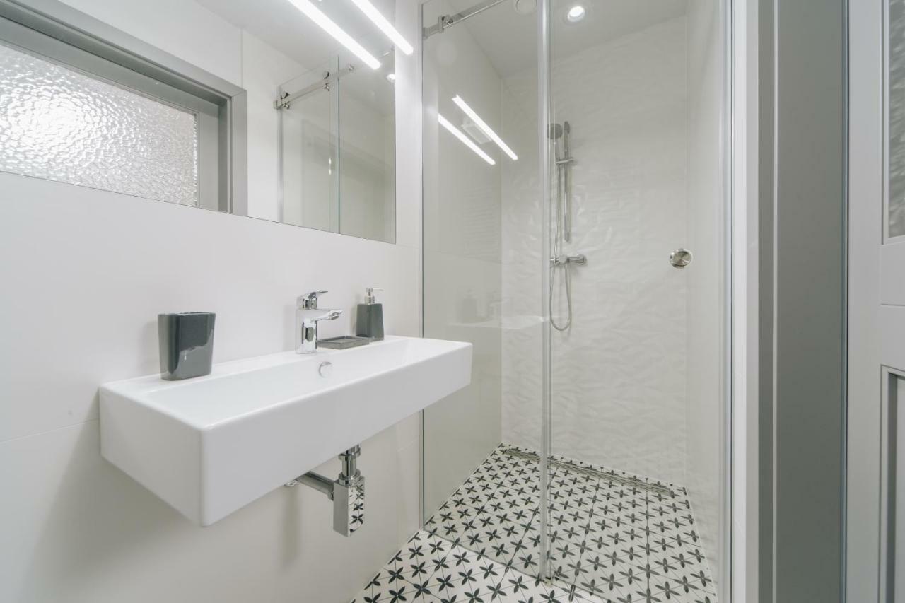 M5 Main Square Stylish One Bedroom Краків Екстер'єр фото
